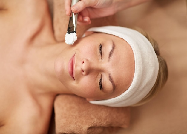 Peeling kwasowy dla każdej skóry efekty i zalety