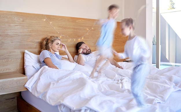 Łóżko rozkładane z materacem sprawdzone na co dzień