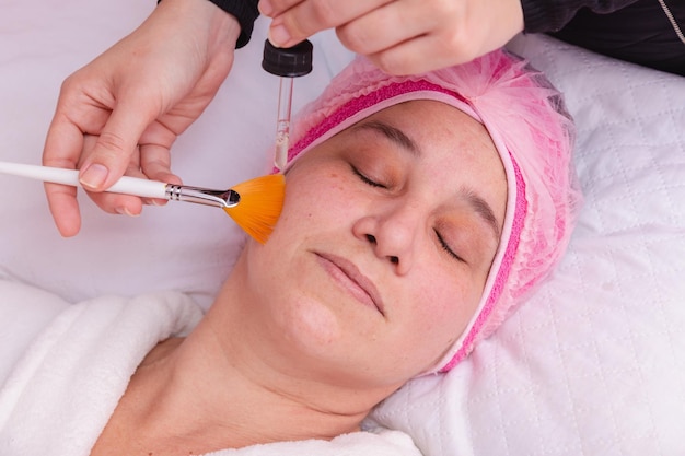 Radical peeling dla świeżej i gładkiej skóry