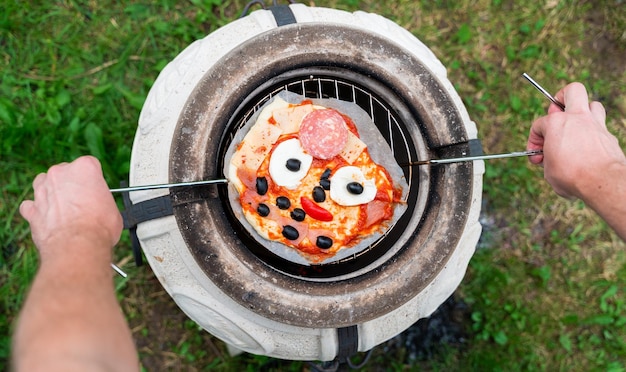 Grill jednorazowy Biedronka prosty wybór na weekend