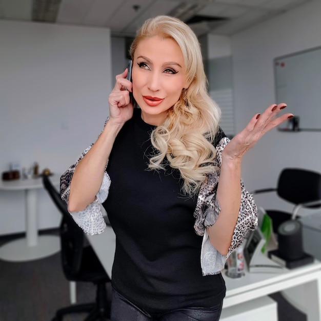 Stylizacja na chrzciny ze spodniami dla eleganckich mam