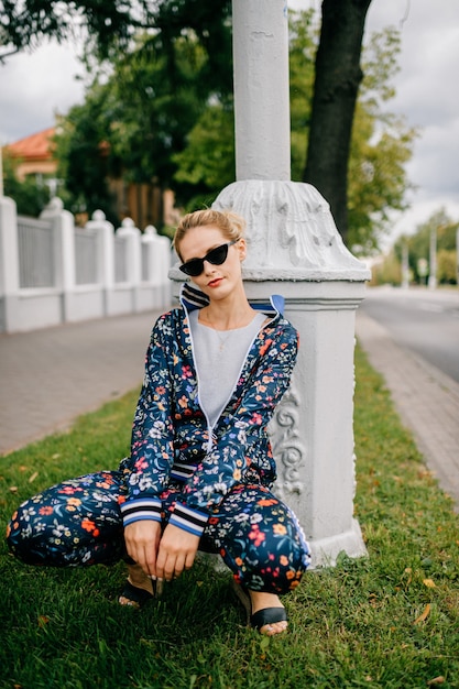 Modne spodnie męskie które warto mieć tej wiosny
