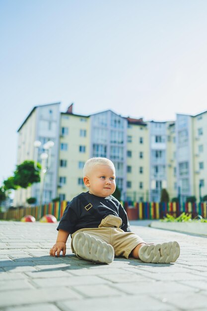 Ikea łóżko piętrowe z biurkiem które oszczędza miejsce i rośnie z dzieckiem