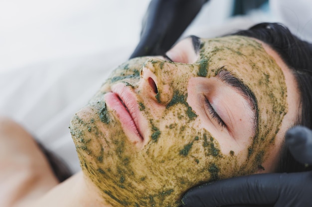 Peeling Ziaja skuteczny dla świeżej skóry