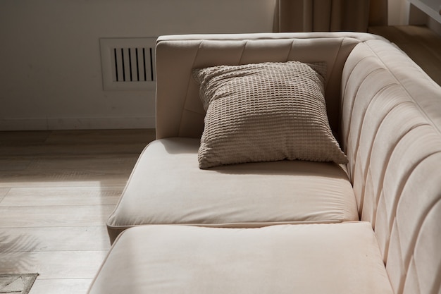 Sofa beżowa – ciepło i stylowa aranżacja wnętrza