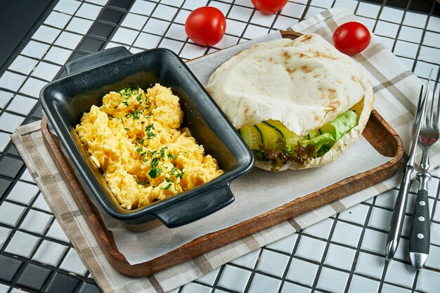 Tortilla z jajkiem – szybki i pyszny przepis na domowe śniadanie